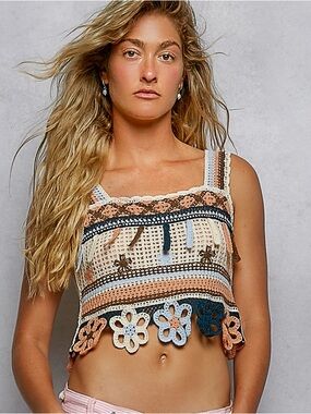 💗Hello Gorgeous! POL Cutout Flower Cropped Crochet Cami w/Dangle Detail- Salmon